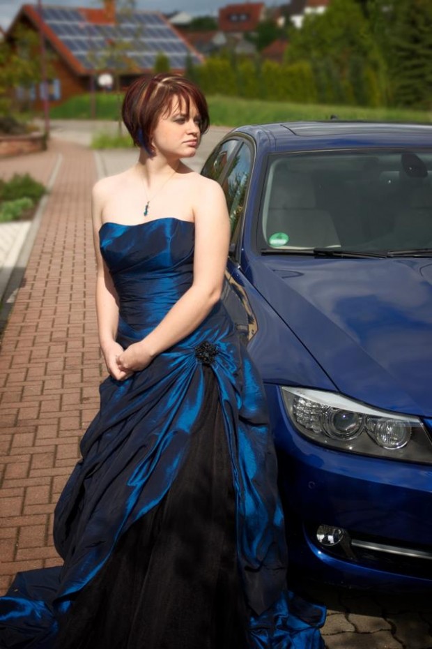 New to this whole site modeling thing, so I figured I should just be safe and share a pic of me and my prom dress first :3